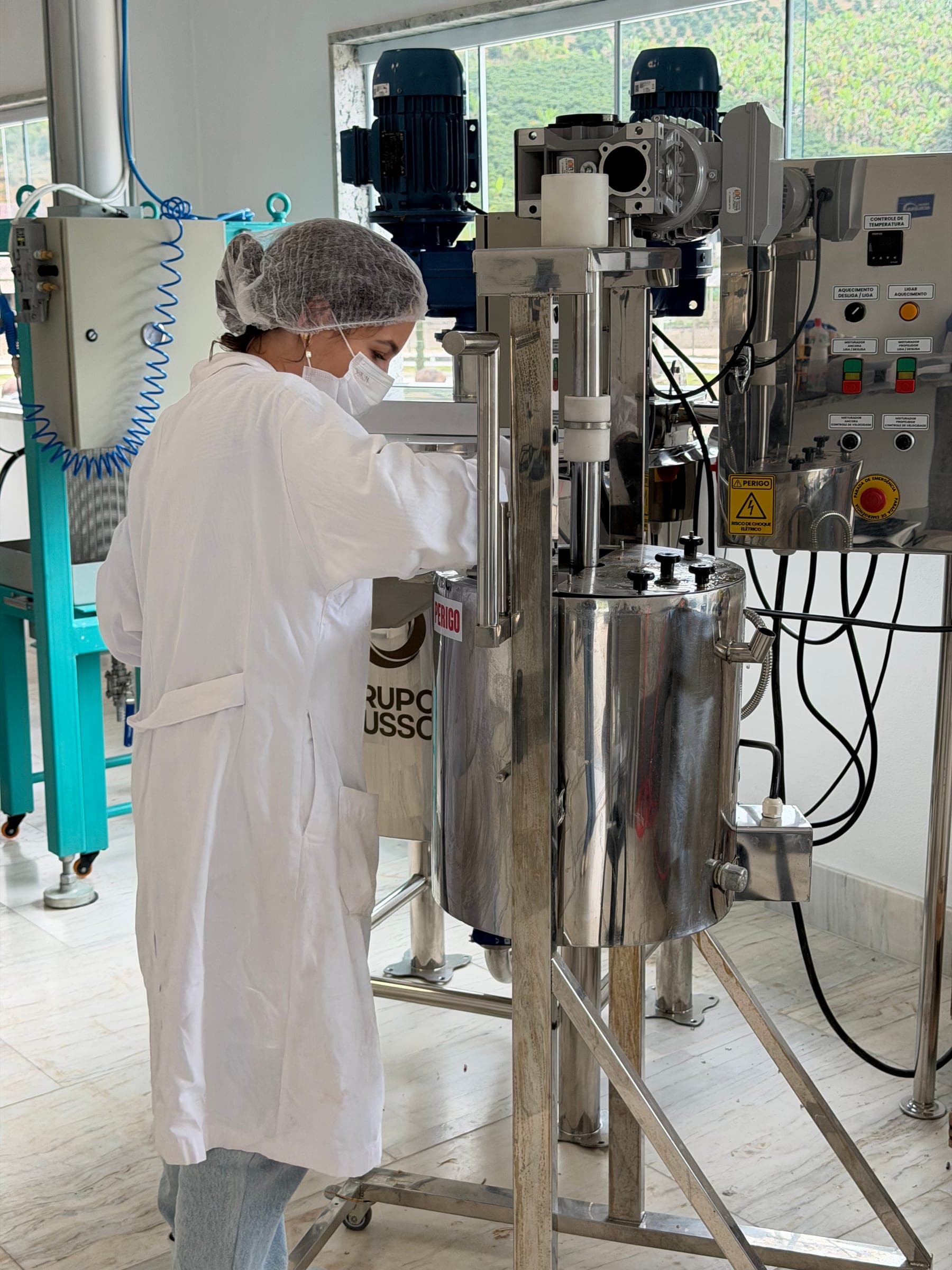 Cientistas da B.Kemi em laboratório de pesquisa